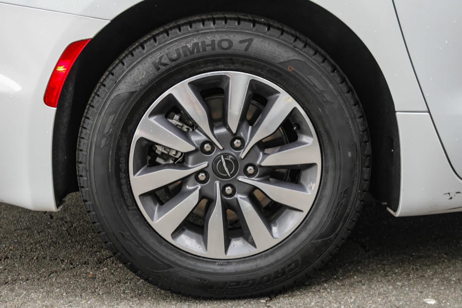 2023 Chrysler Pacifica Hybrid Limited 8