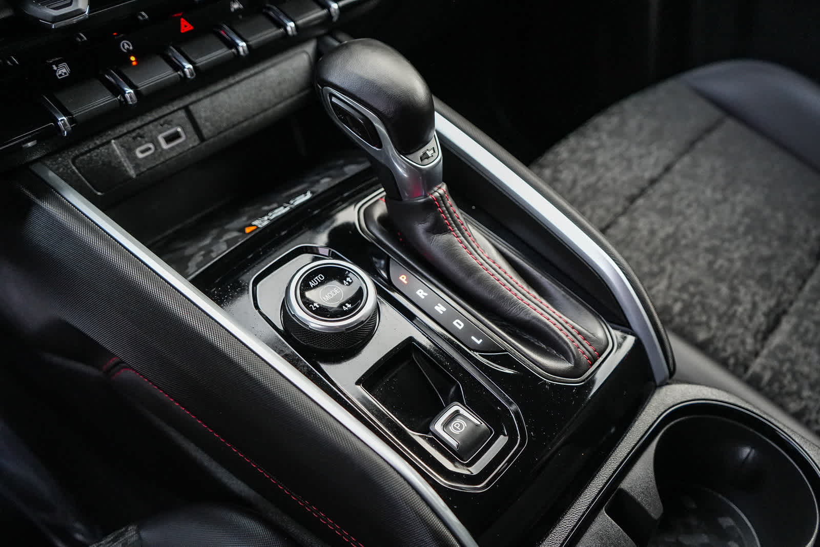 Thumbnail: 2024 Chevrolet Colorado - 19