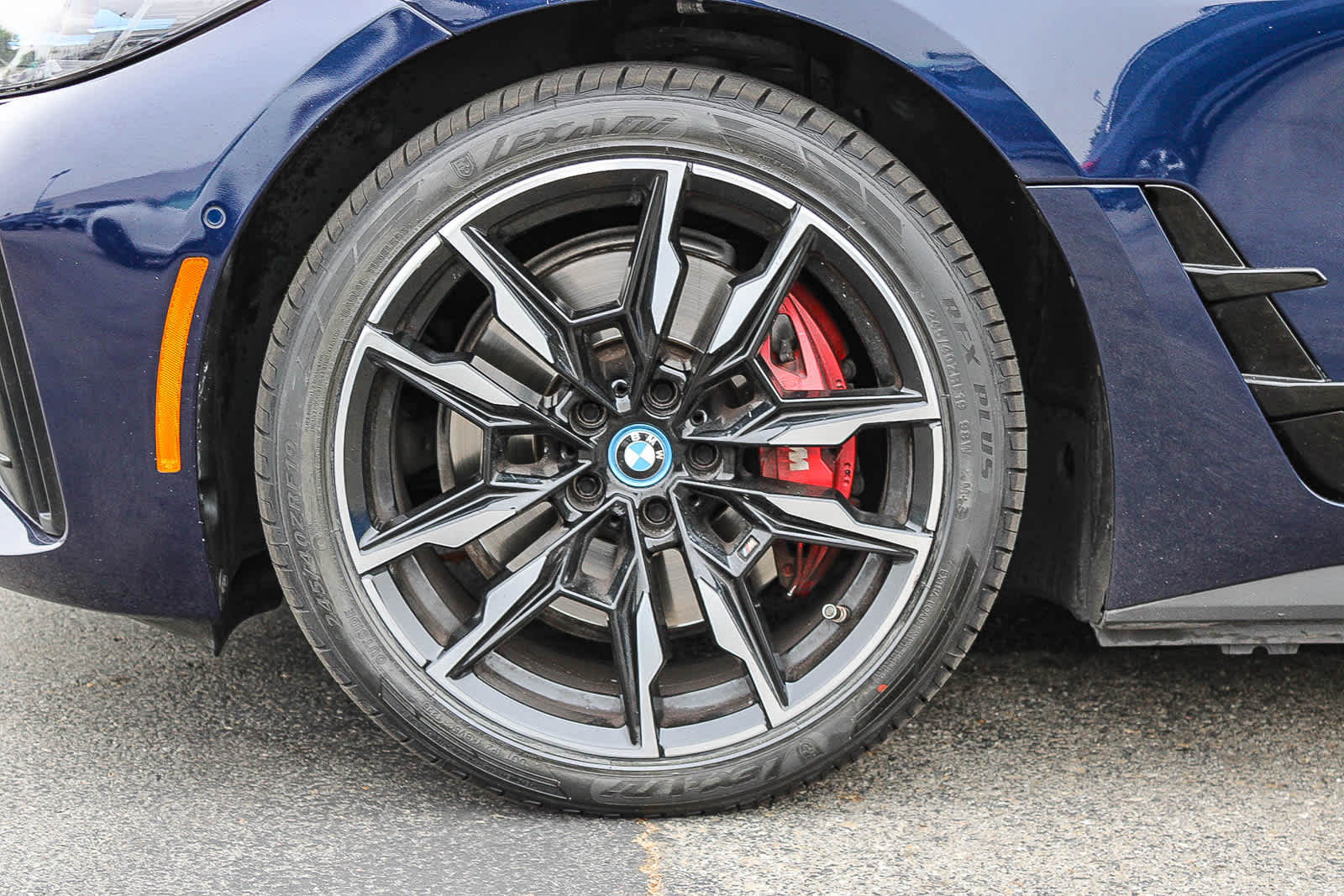 Thumbnail: 2023 BMW i4 - 10