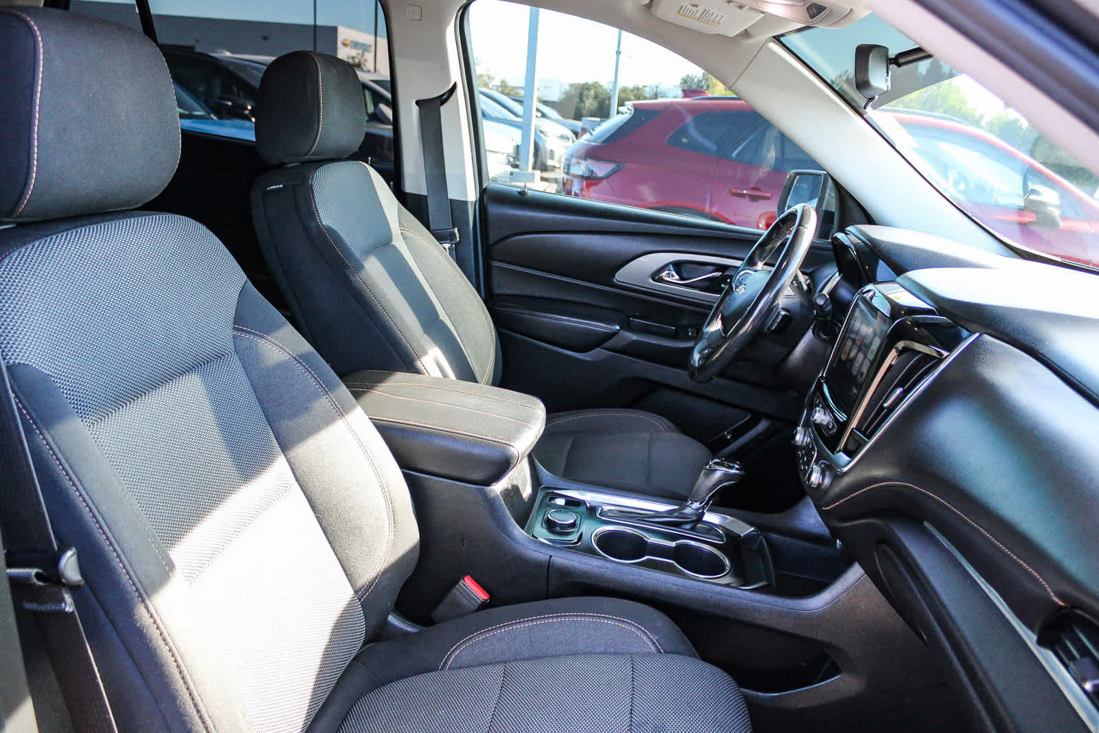 Thumbnail: 2019 Chevrolet Traverse - 16