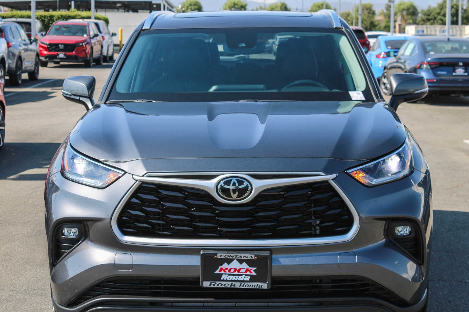 Used 2021 Toyota Highlander XLE with VIN 5TDGZRAH5MS065748 for sale in Fontana, CA