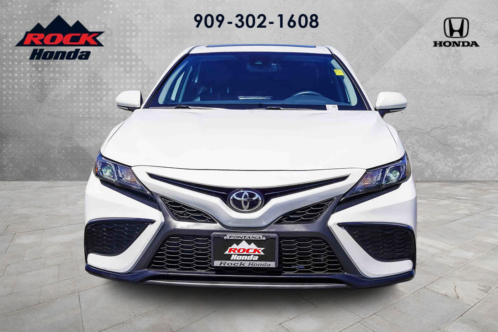 2023 Toyota Camry SE photo 2