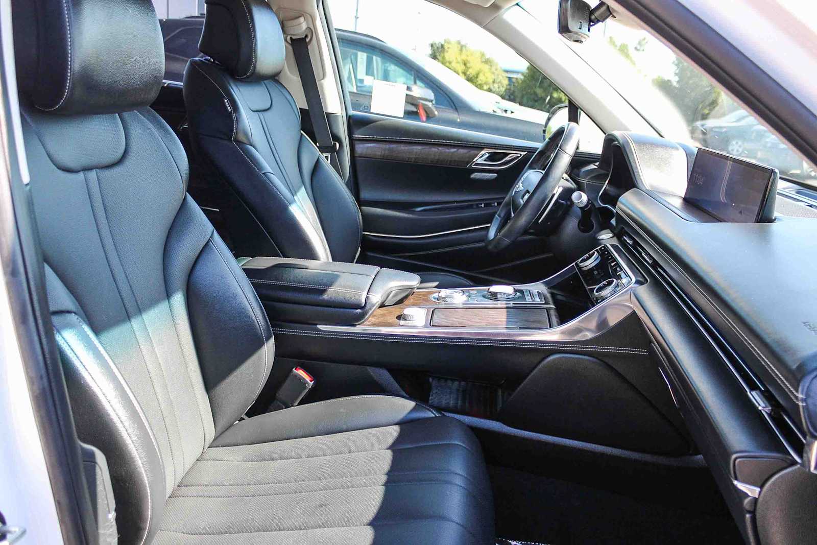 Thumbnail: 2023 Genesis GV80 - 16