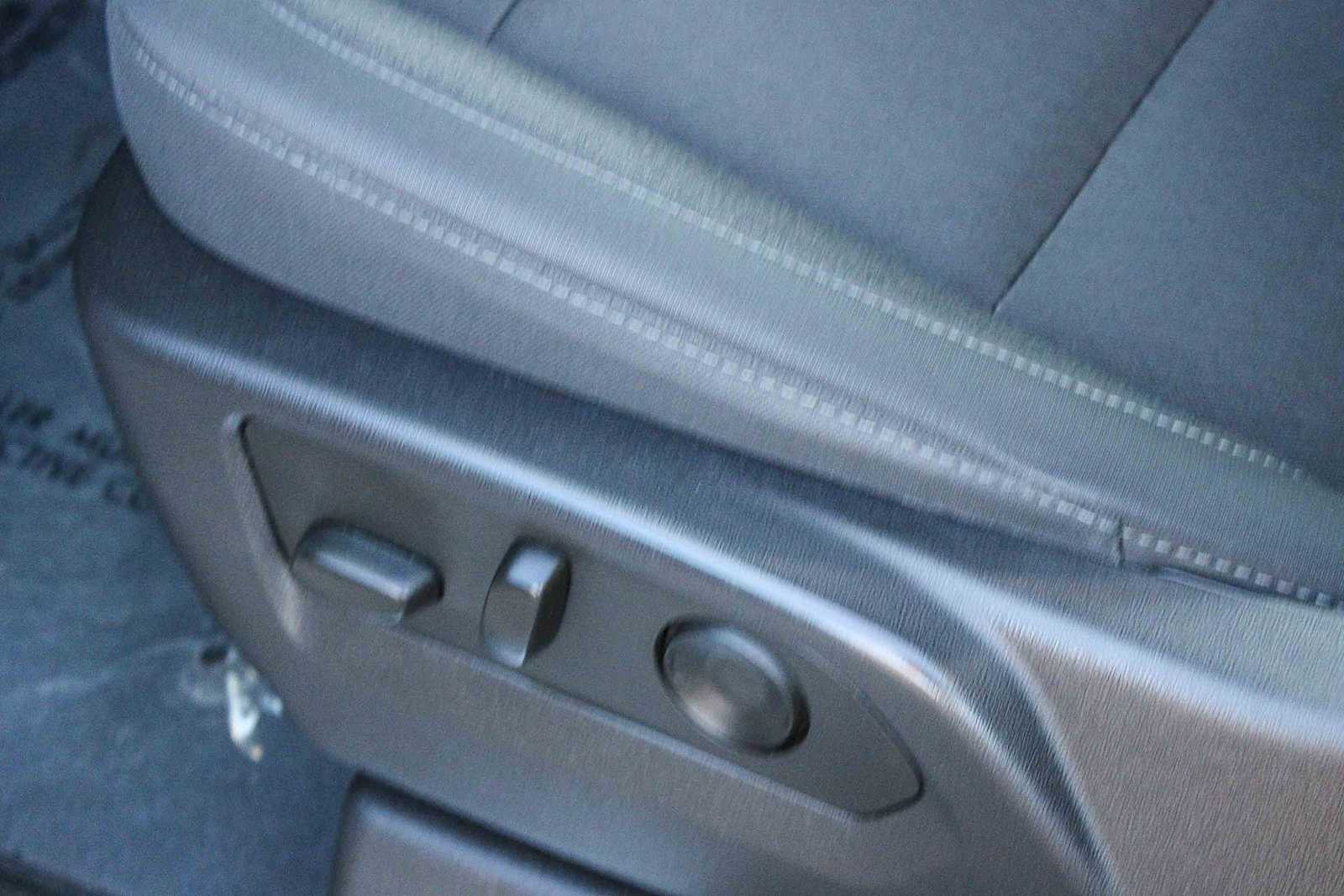 Thumbnail: 2022 Chevrolet Silverado 1500 - 16