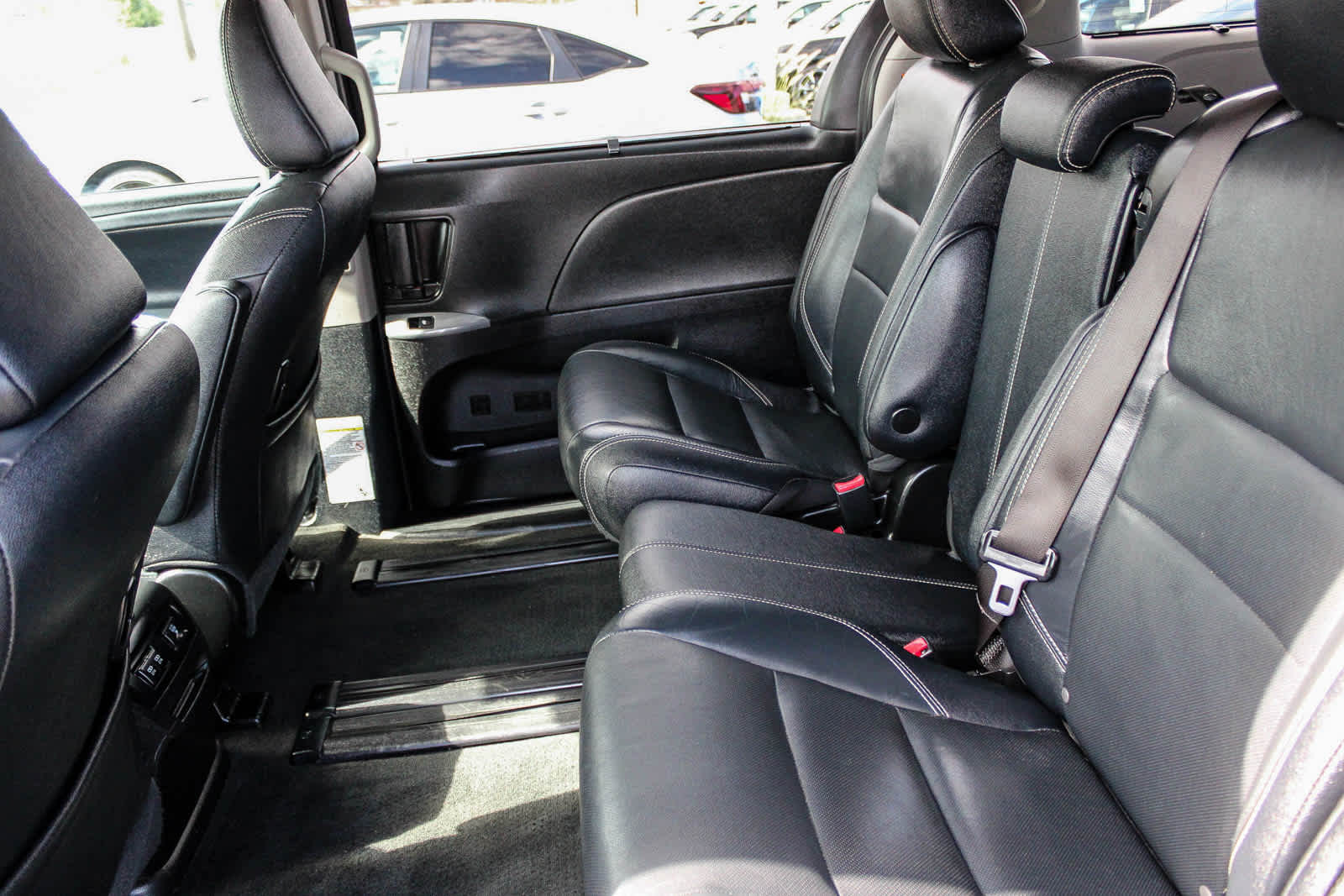 Thumbnail: 2018 Toyota Sienna - 19