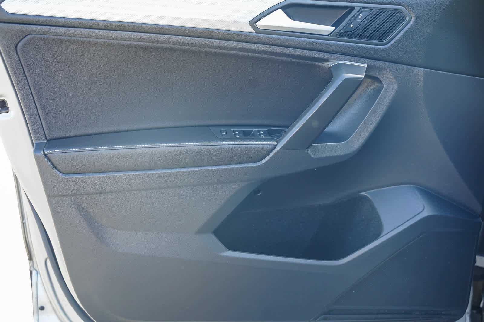 Thumbnail: 2022 Volkswagen Tiguan - 17