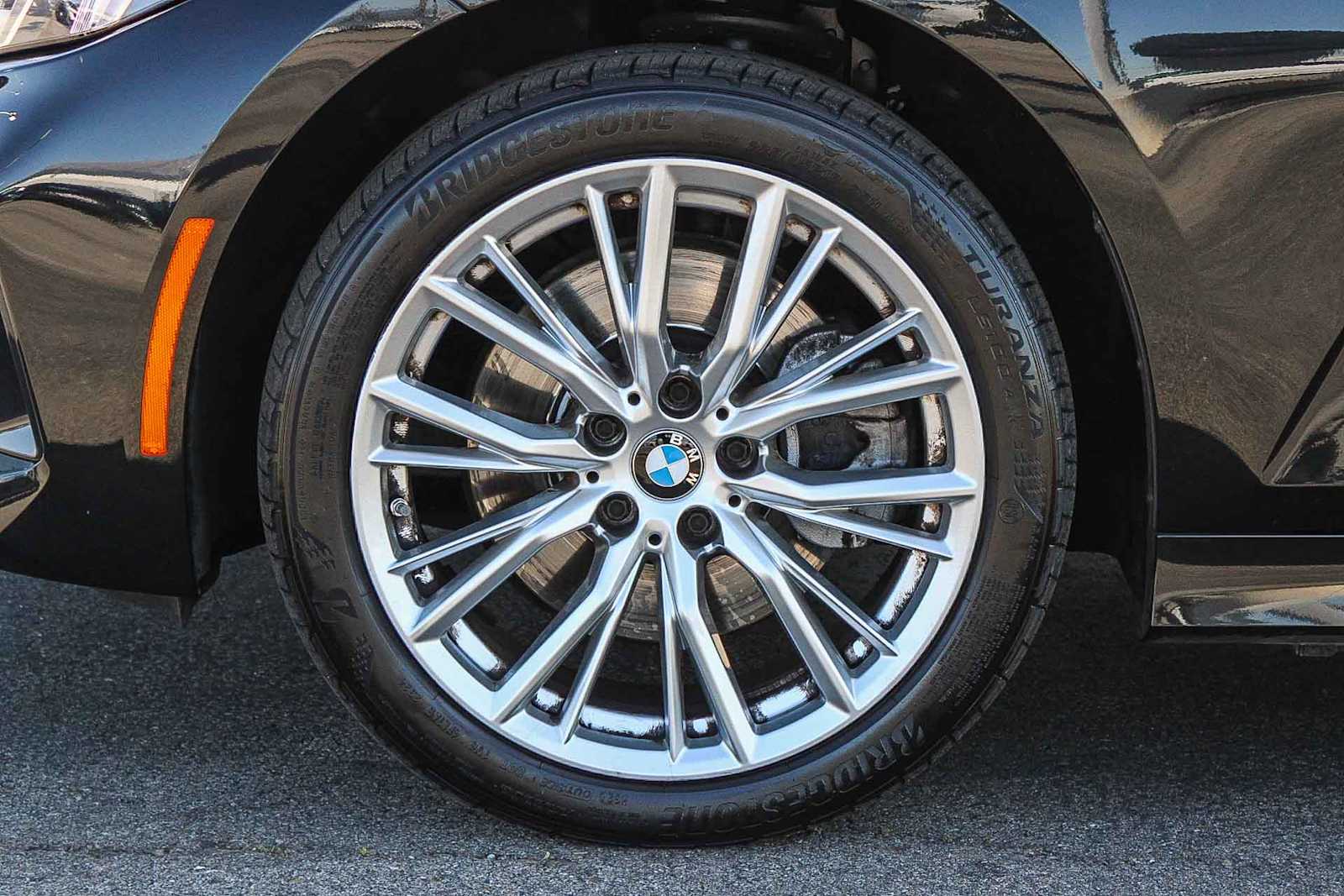 Thumbnail: 2024 BMW 3 Series - 9