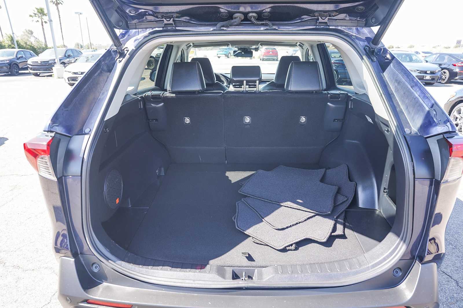 2019 Toyota RAV4 XLE Premium 27