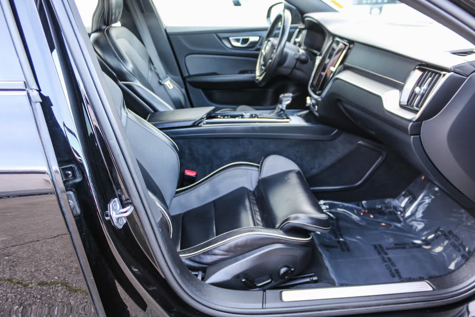 Thumbnail: 2021 Volvo S60 - 17