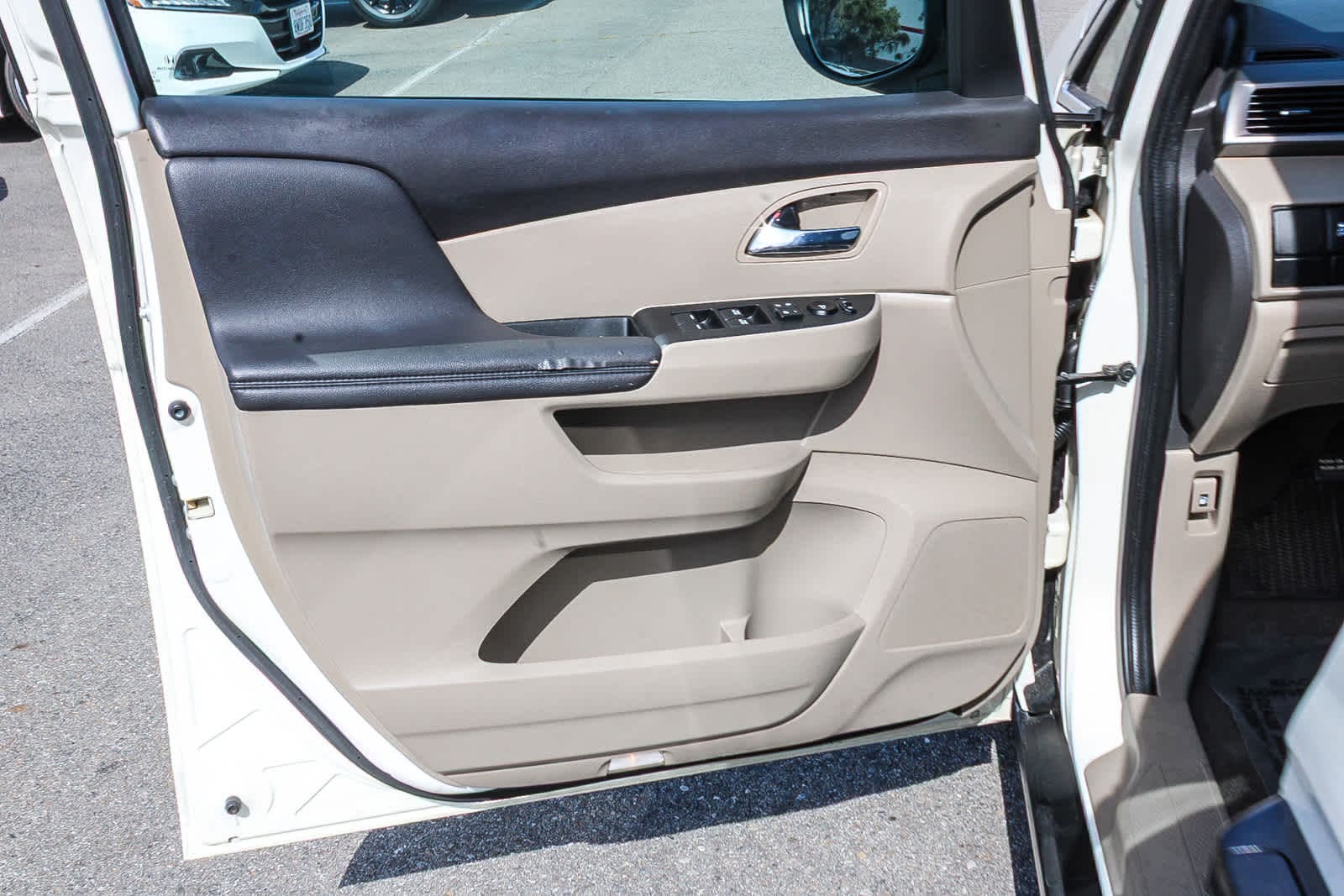 Thumbnail: 2016 Honda Odyssey - 21