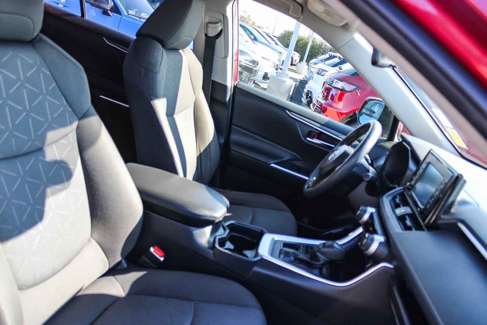 Thumbnail: 2021 Toyota RAV4 - 16