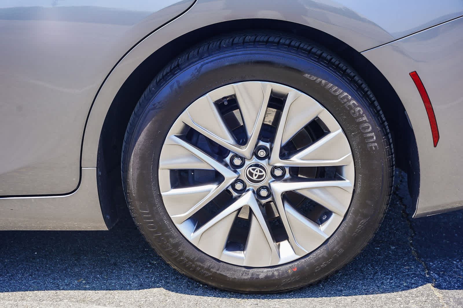 Thumbnail: 2023 Toyota Mirai - 8