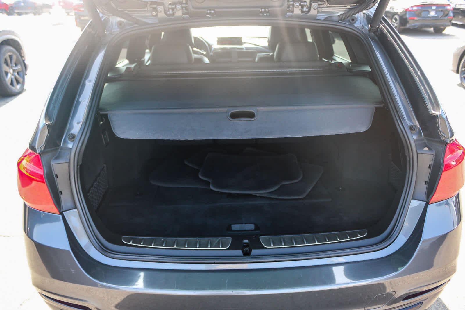 Thumbnail: 2018 BMW 3 Series - 26