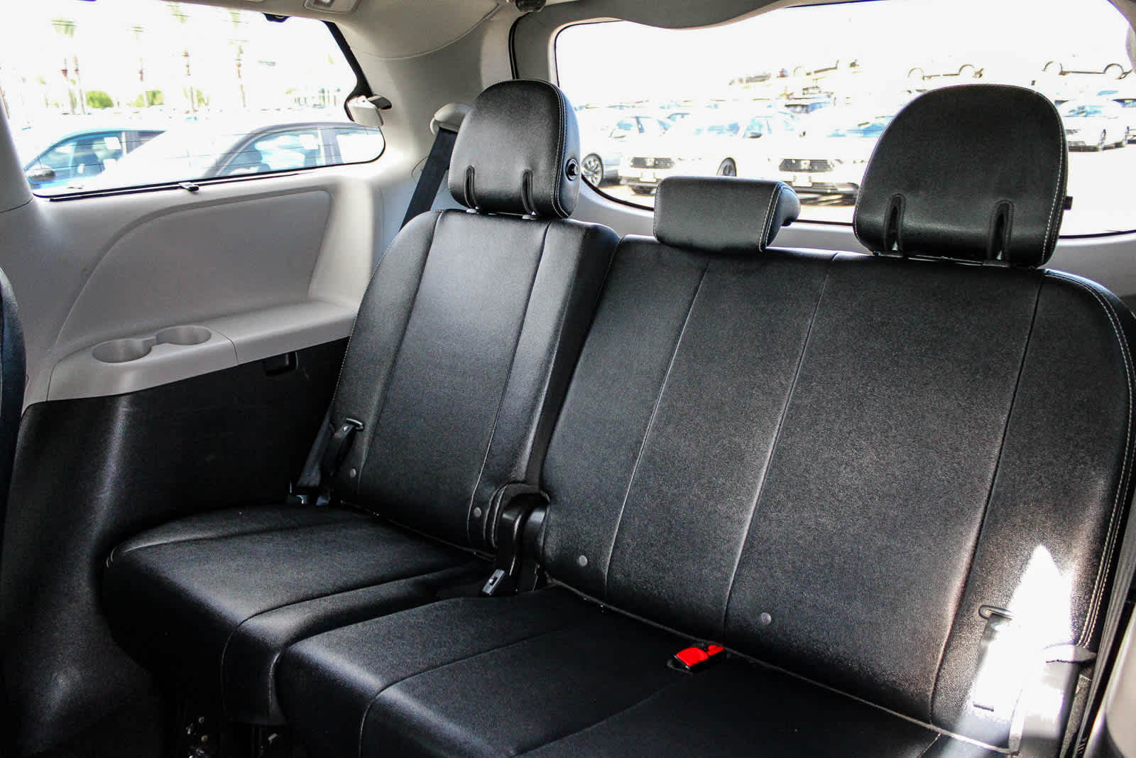 Thumbnail: 2018 Toyota Sienna - 20