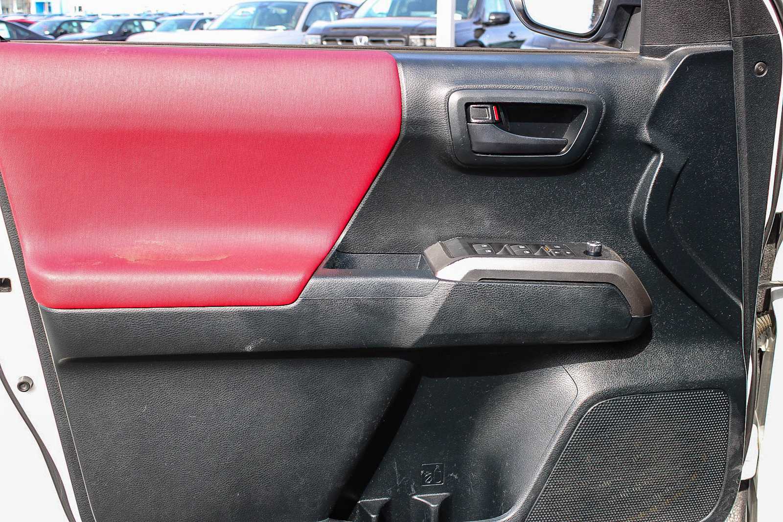 Thumbnail: 2017 Toyota Tacoma - 21