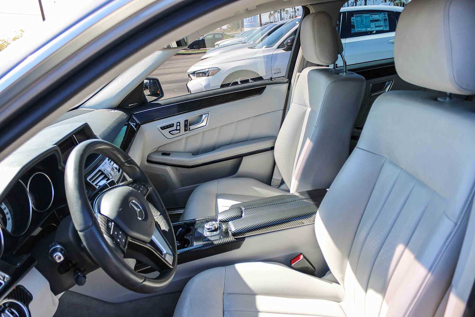 Thumbnail: 2014 Mercedes-Benz E-Class - 17