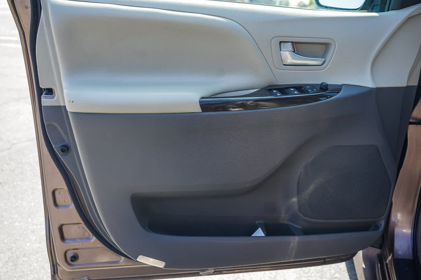 Thumbnail: 2019 Toyota Sienna - 21