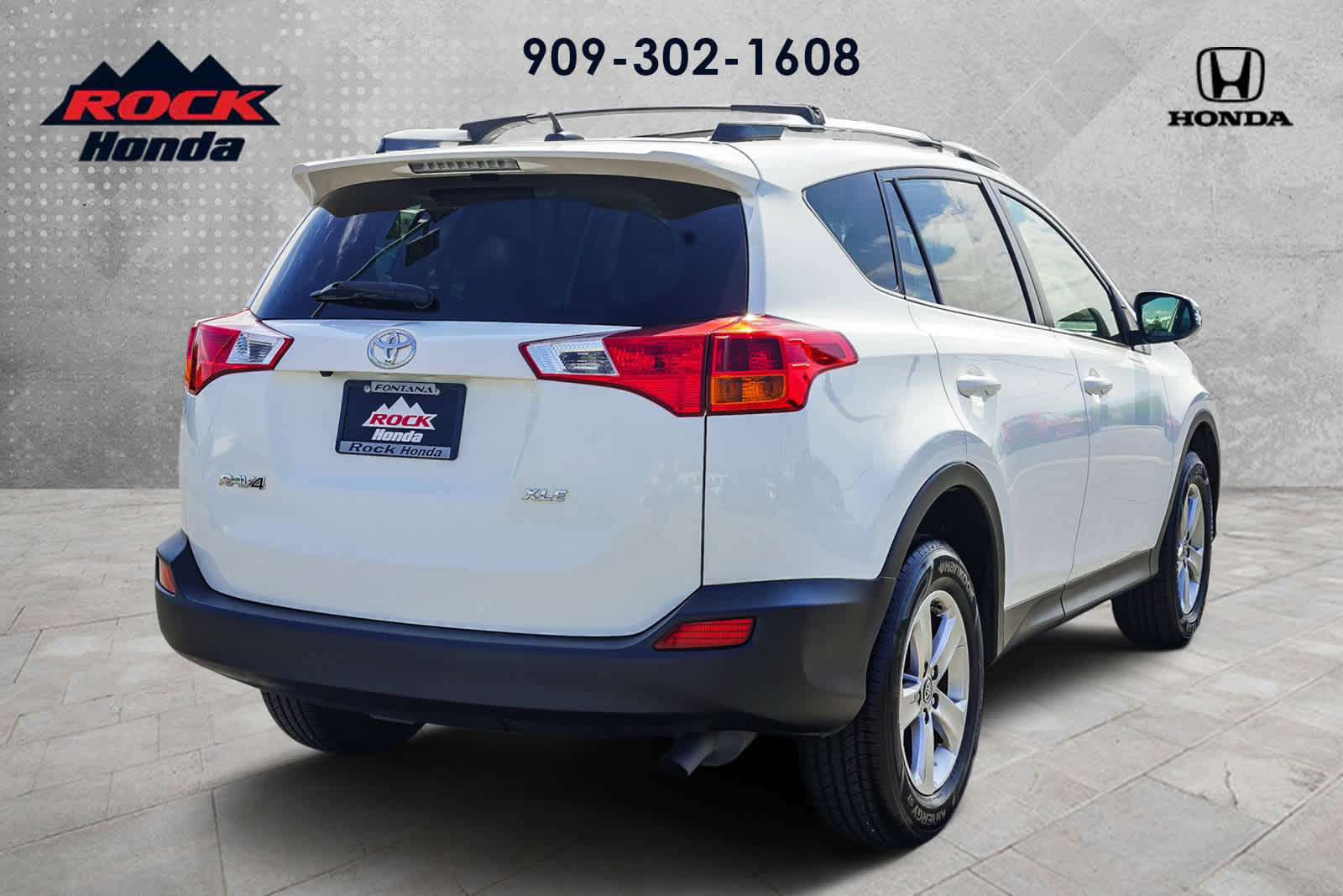 2015 Toyota RAV4 XLE photo 4