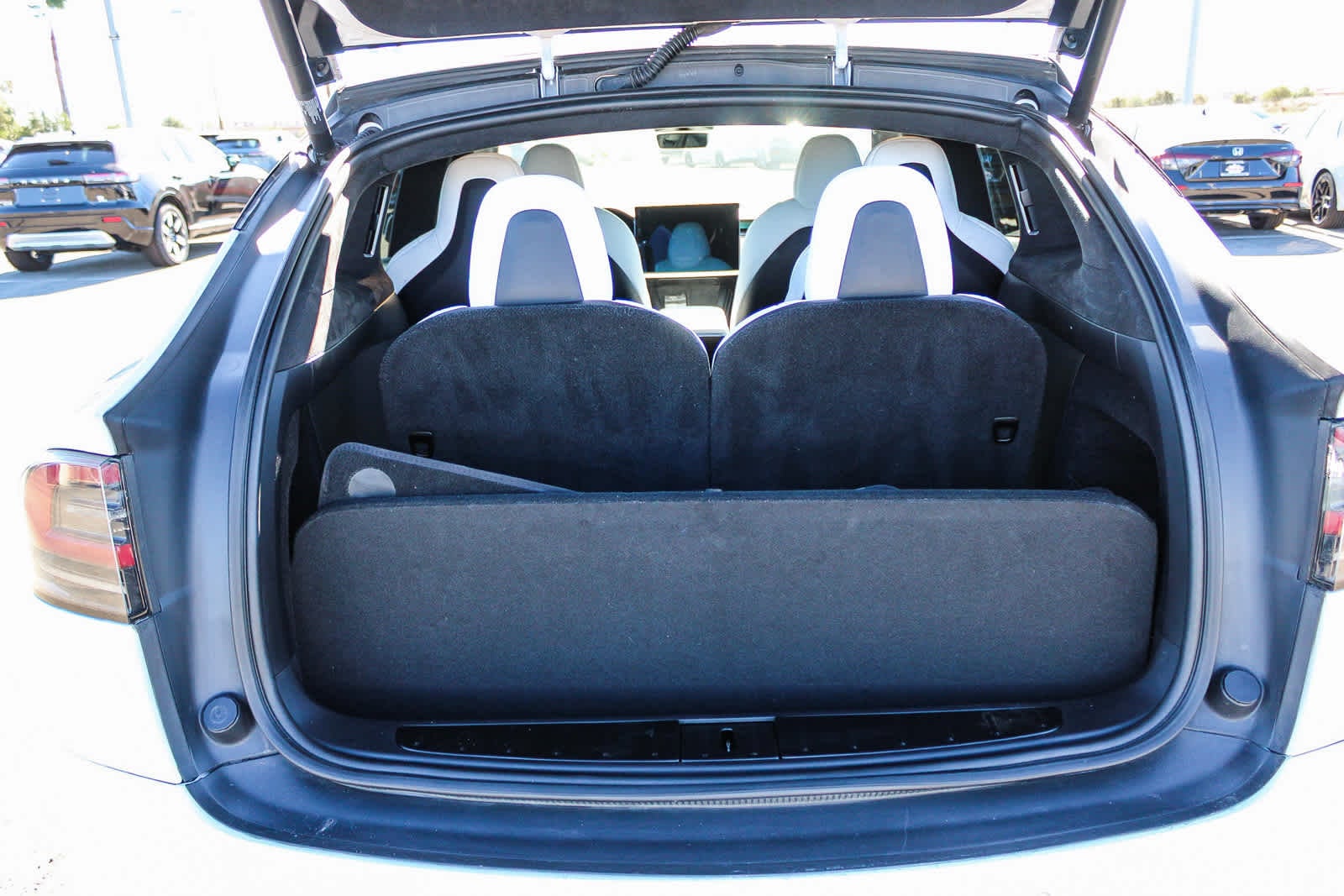 Thumbnail: 2022 Tesla Model X - 27