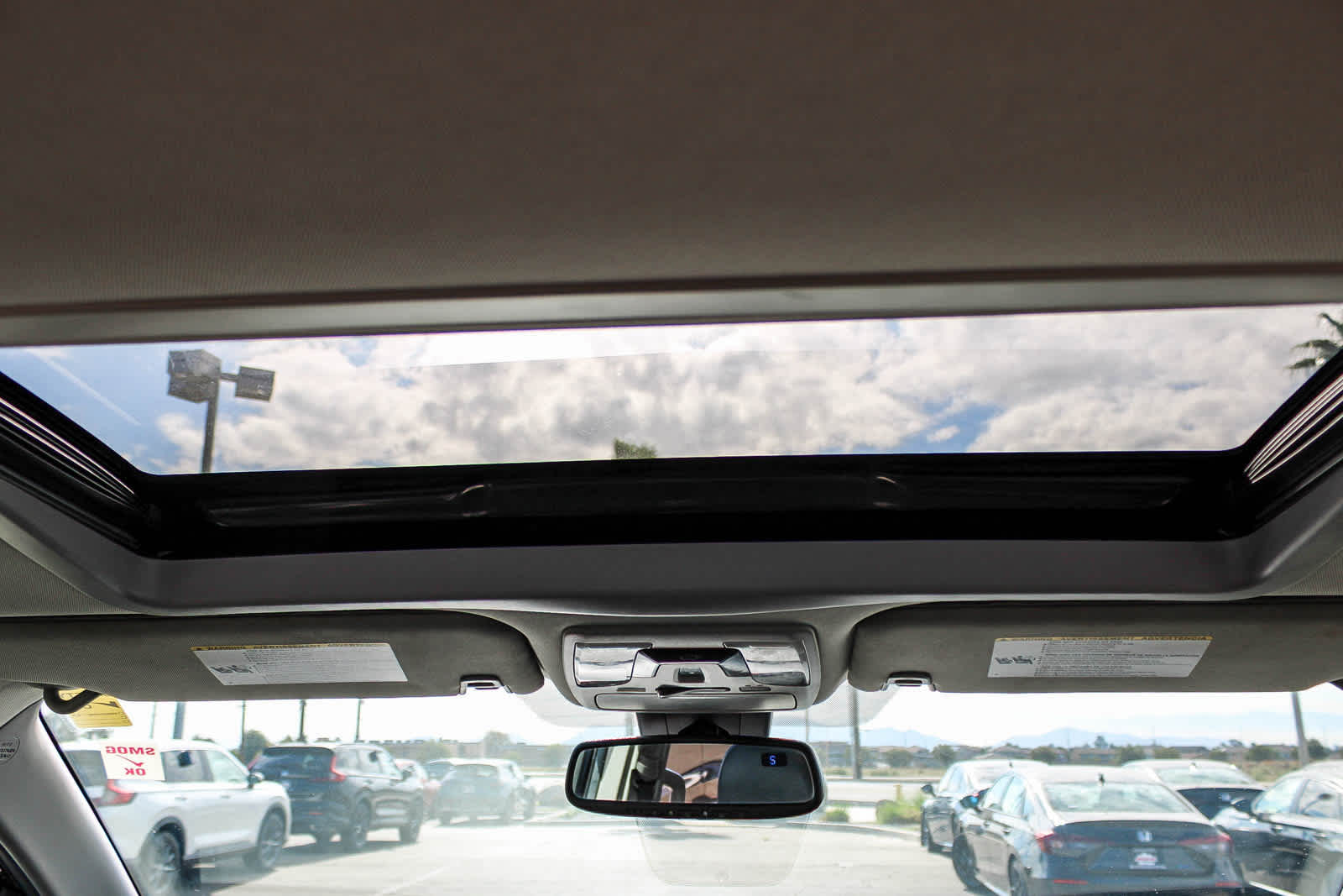 Thumbnail: 2018 Toyota Sienna - 16