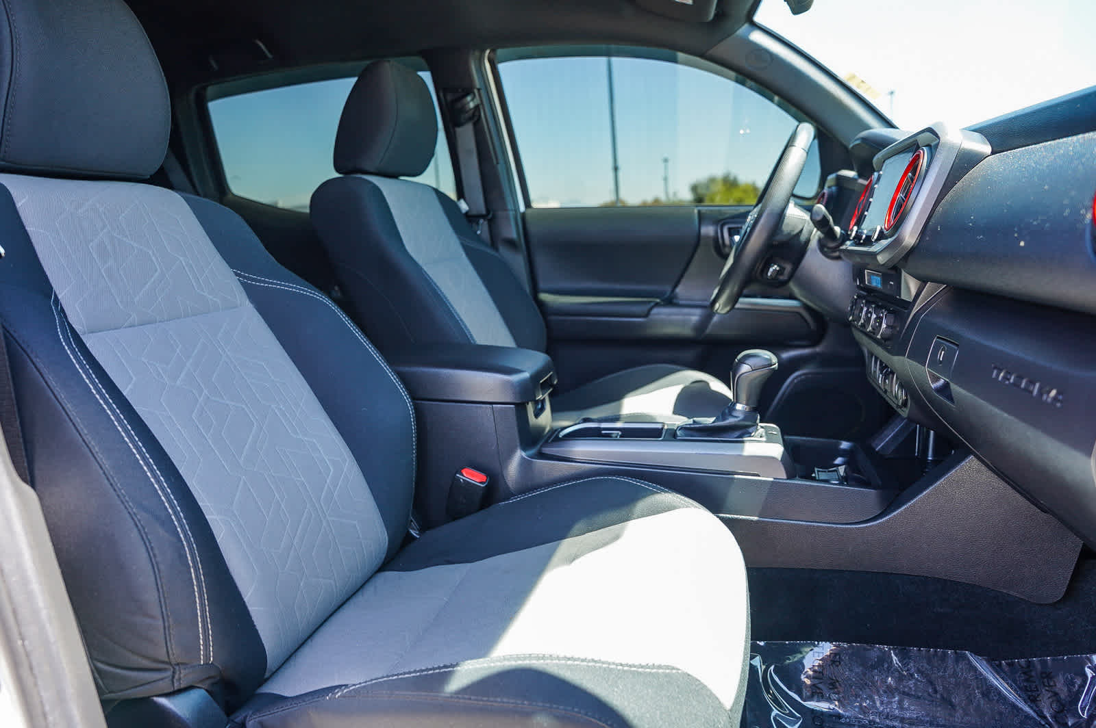 Thumbnail: 2022 Toyota Tacoma - 16