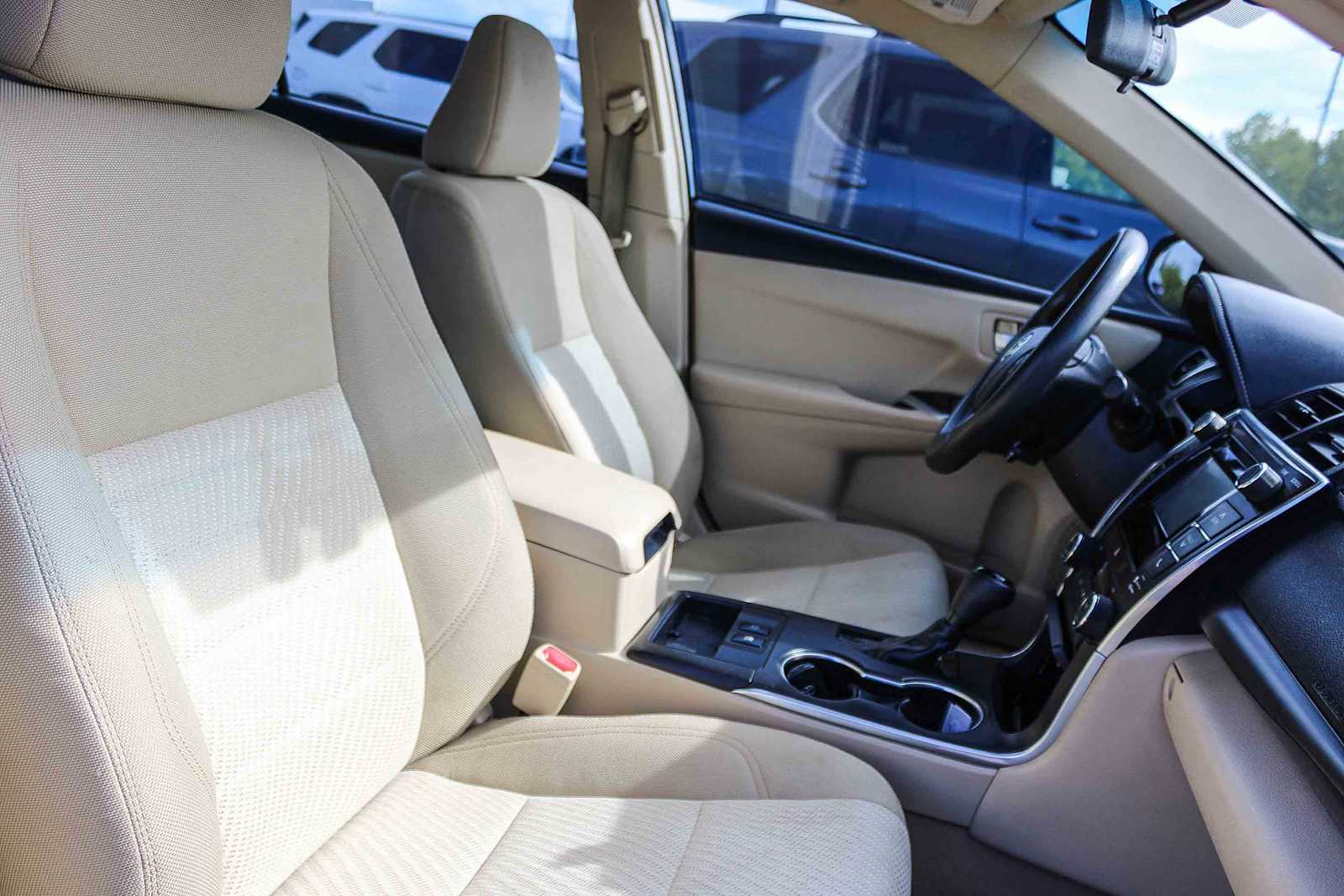 Thumbnail: 2015 Toyota Camry - 16