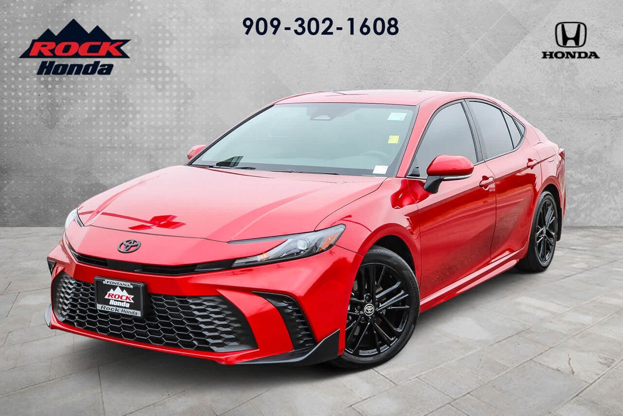 2025 Toyota Camry SE — photo 1 of 24