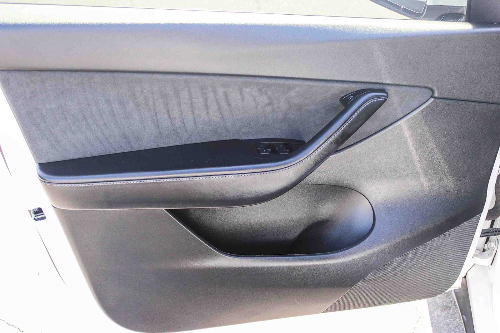 Thumbnail: 2022 Tesla Model Y - 21