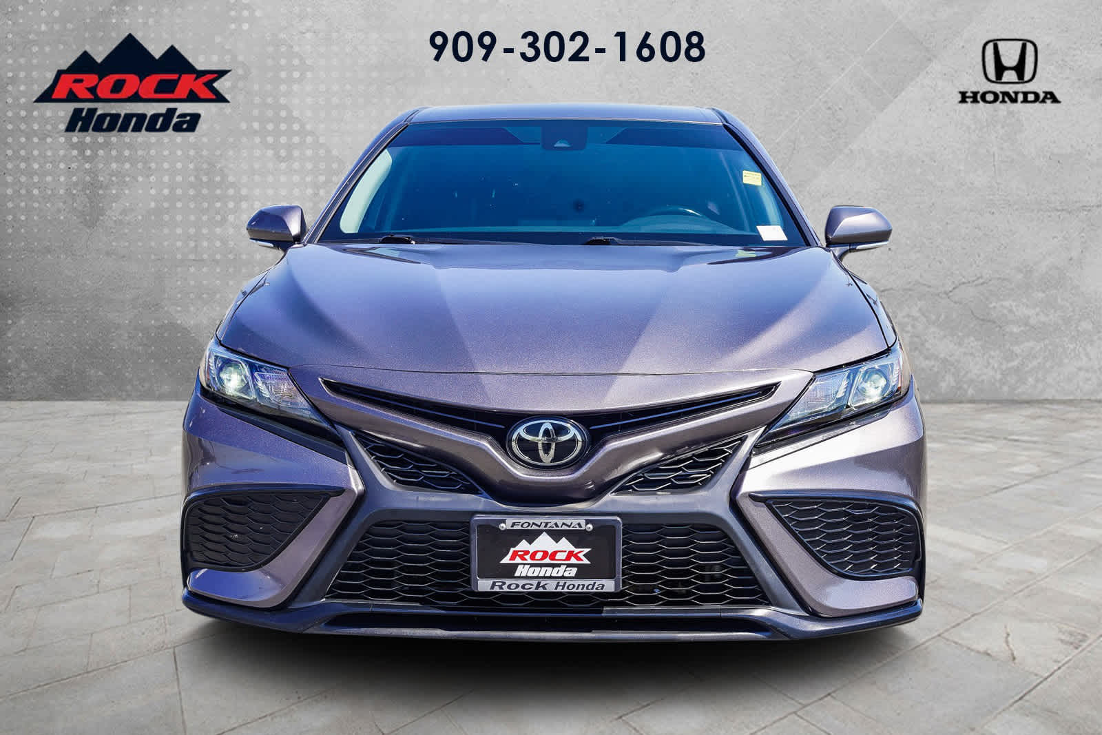 2022 Toyota Camry SE photo 2