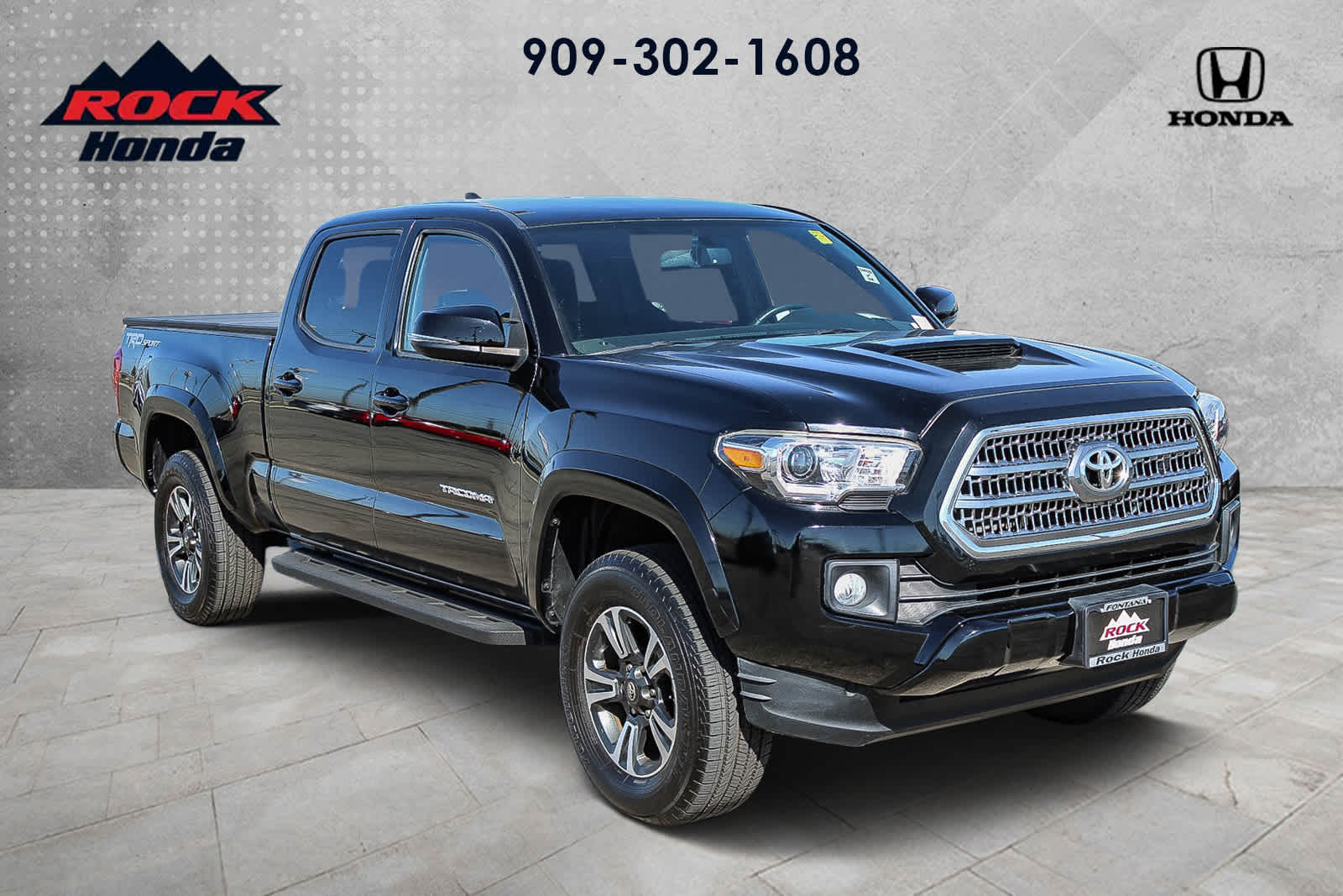 2017 Toyota Tacoma TRD Sport V6 photo 2