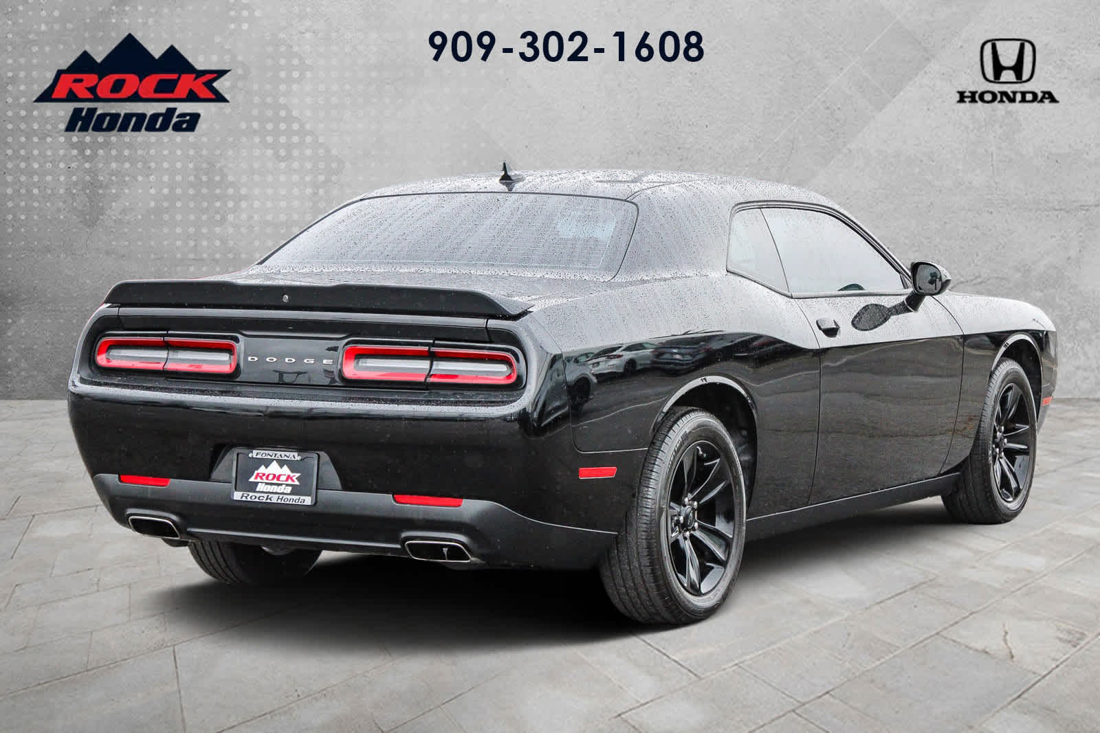 2023 Dodge Challenger SXT photo 4