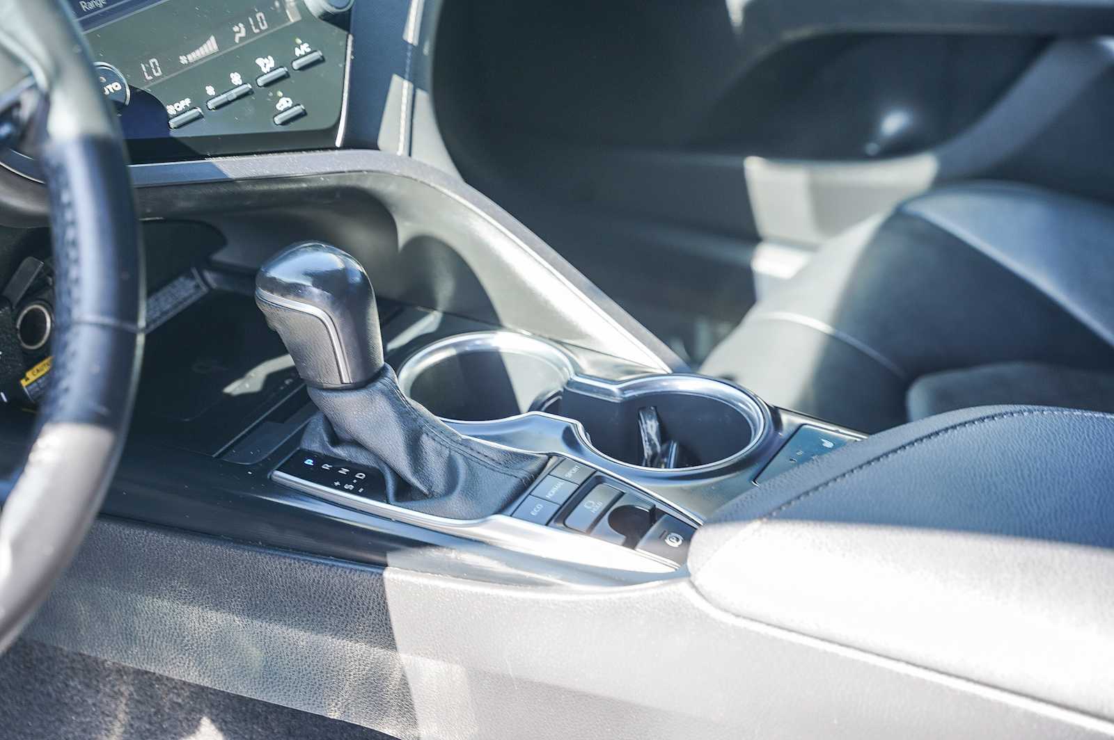 Thumbnail: 2020 Toyota Camry - 19