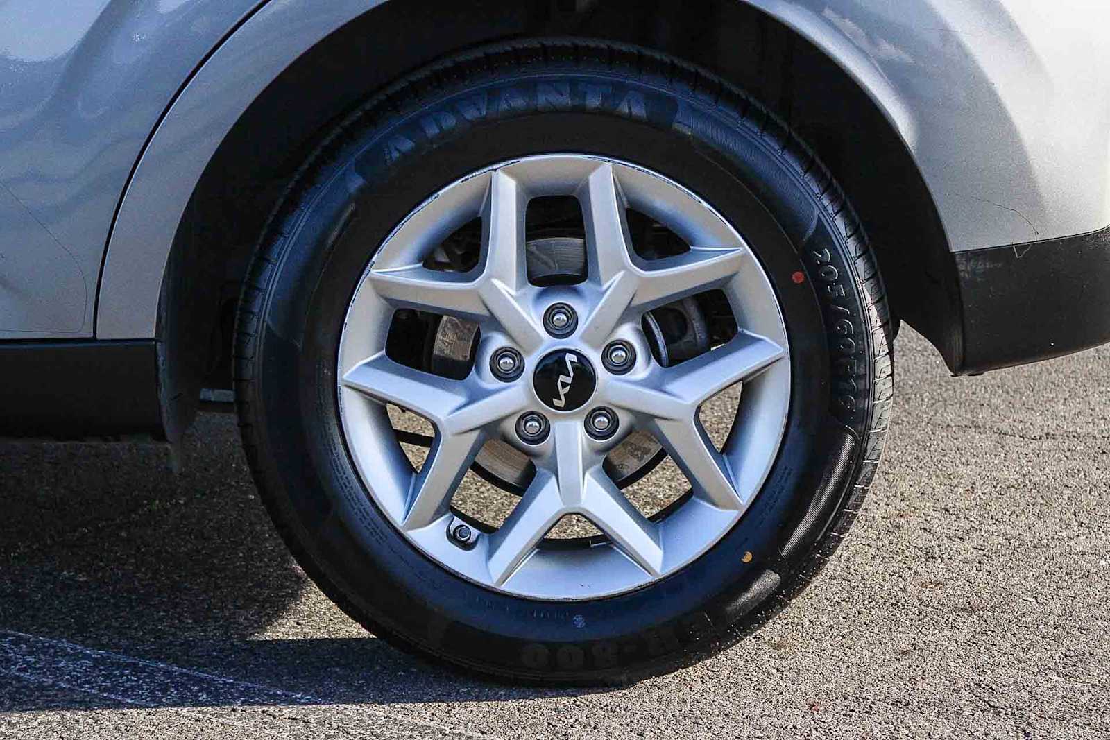 2024 Kia Soul LX photo 3