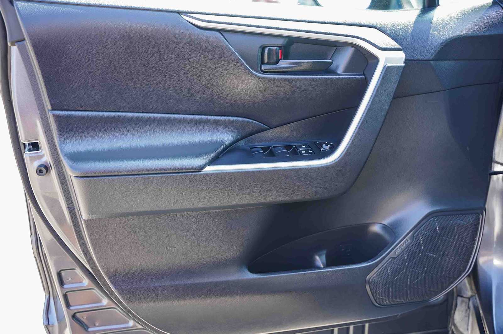 Thumbnail: 2023 Toyota RAV4 - 19