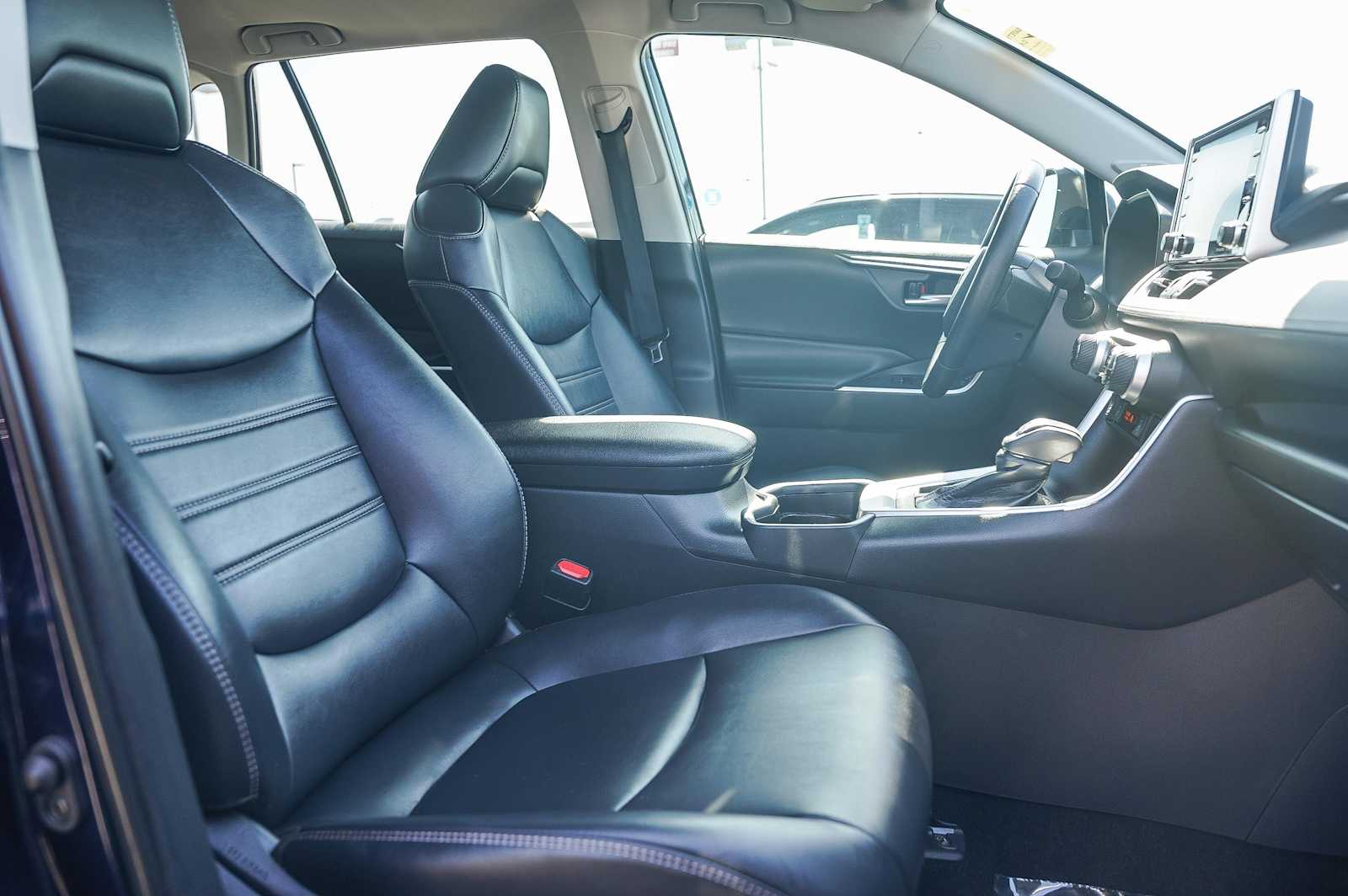 2019 Toyota RAV4 XLE Premium 17