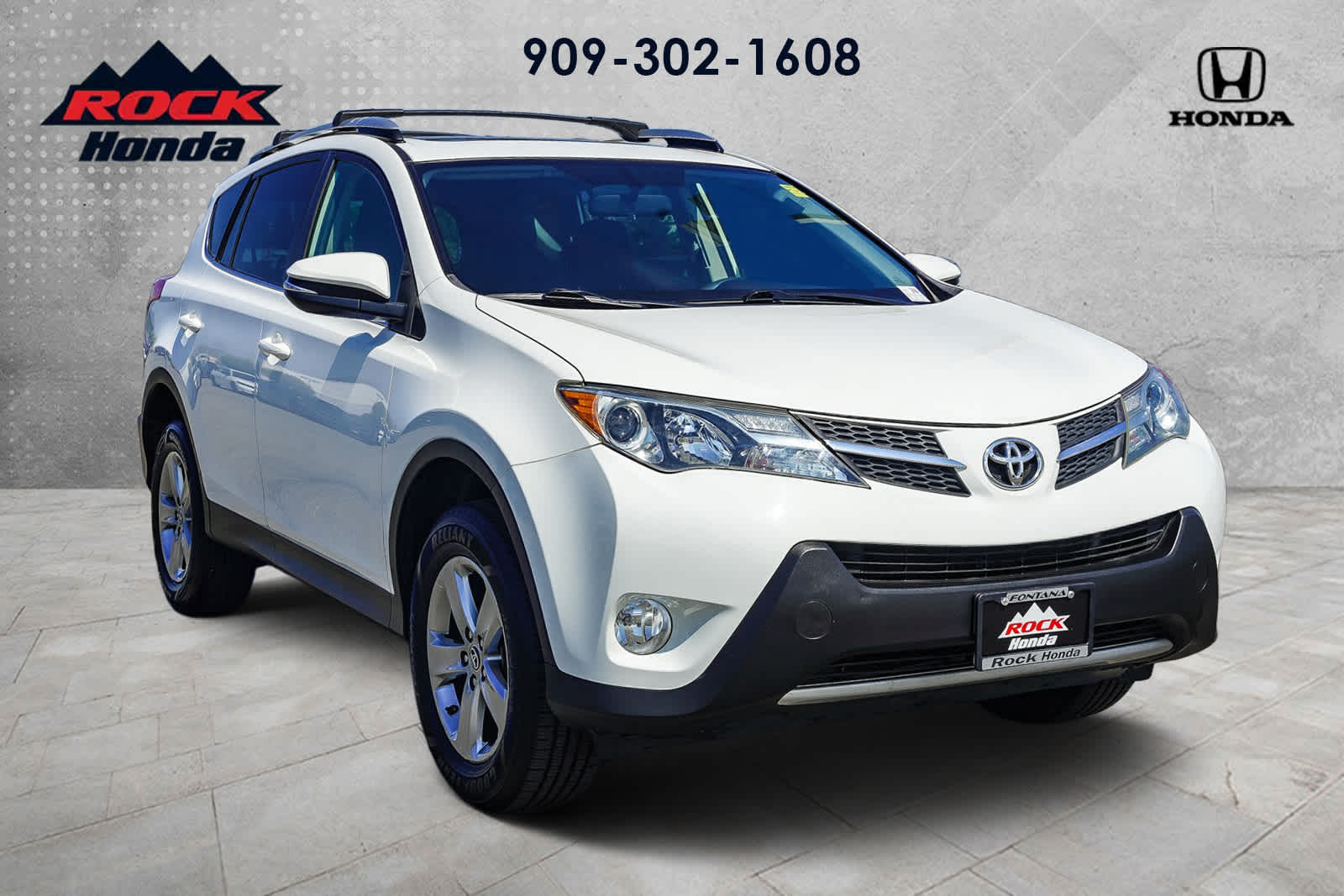 2015 Toyota RAV4 XLE photo 3