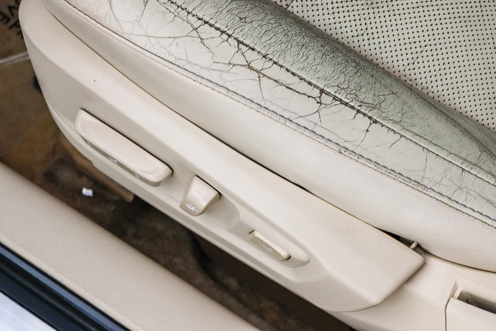 Thumbnail: 2014 Lexus ES - 23