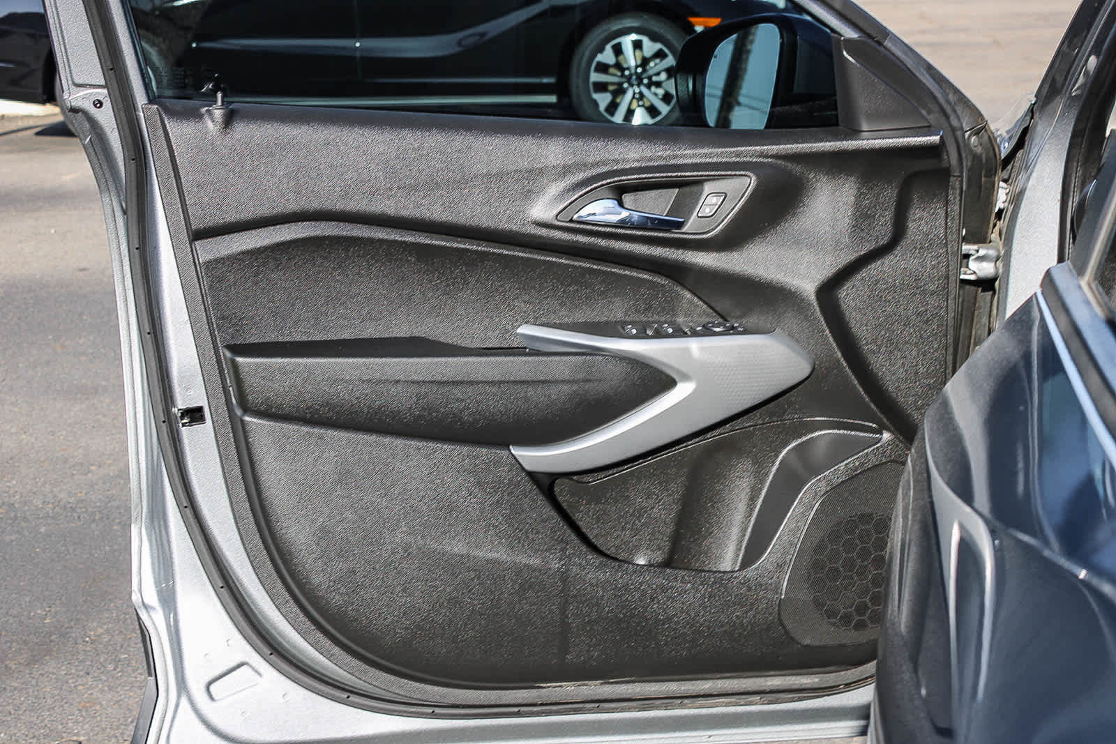 Thumbnail: 2024 Chevrolet Trax - 21