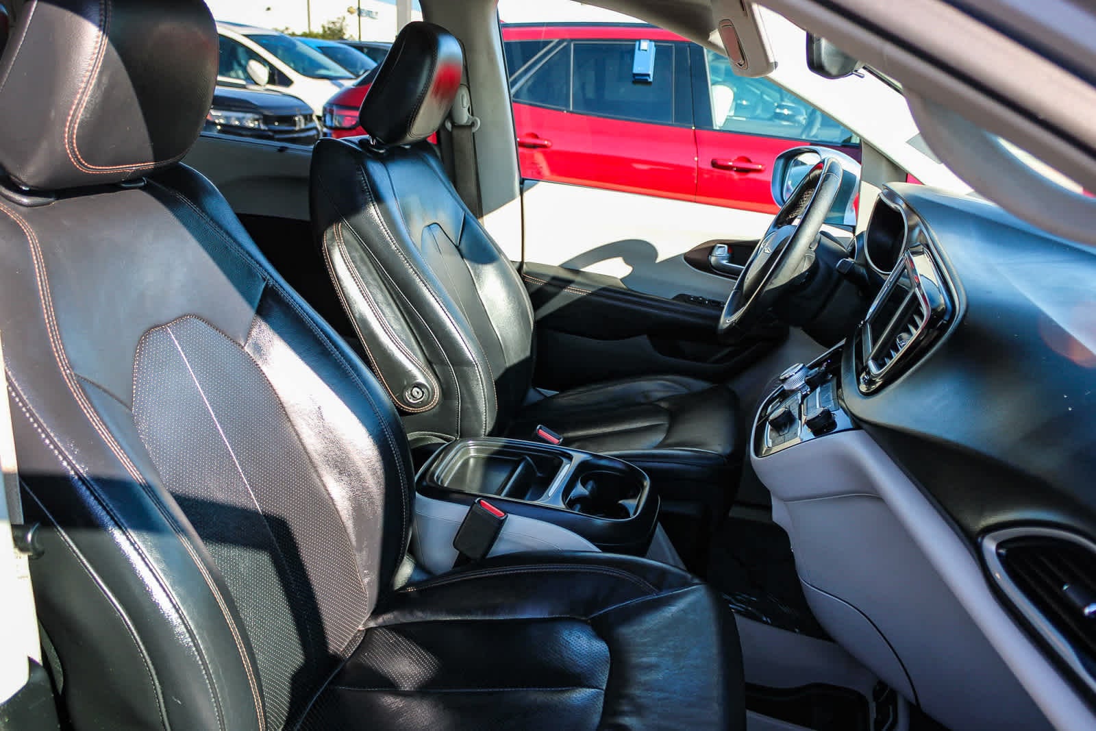 Thumbnail: 2018 Chrysler Pacifica - 16