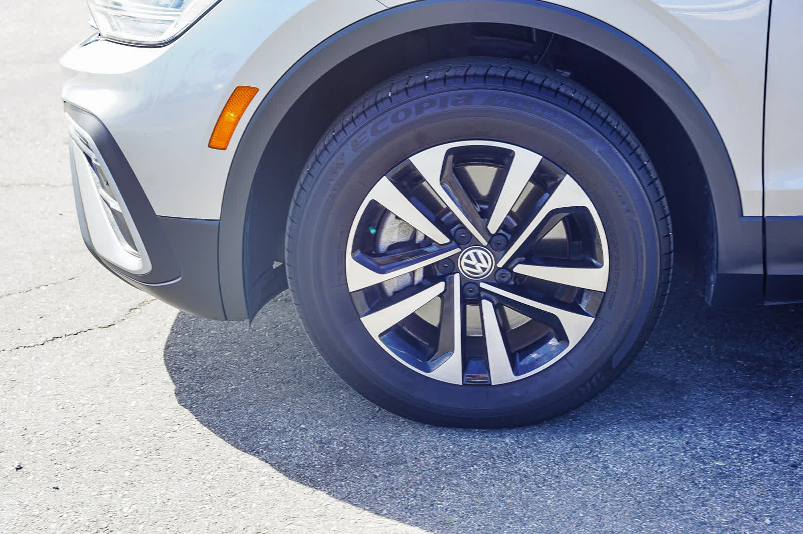 Thumbnail: 2022 Volkswagen Tiguan - 8