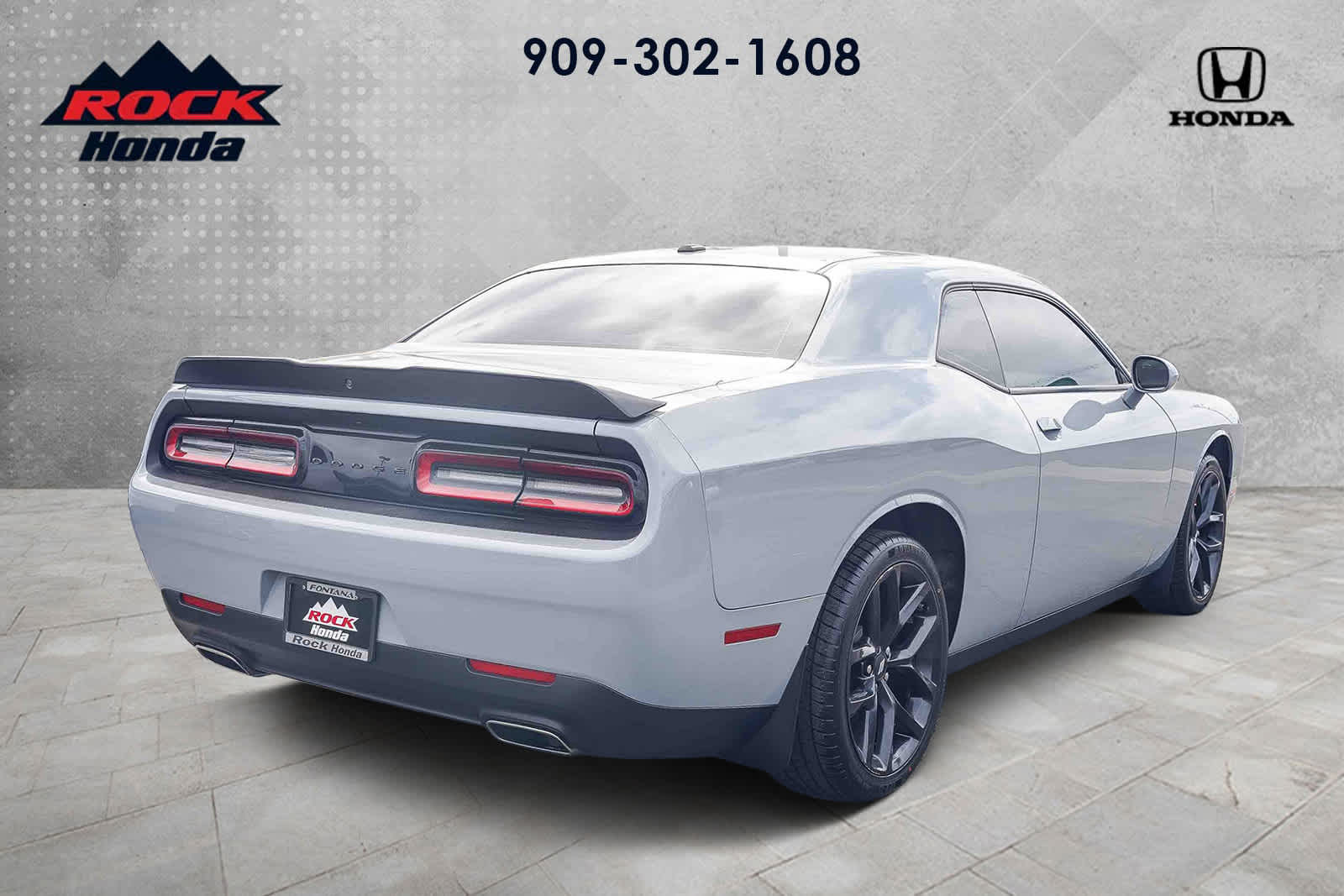 2022 Dodge Challenger SXT photo 4