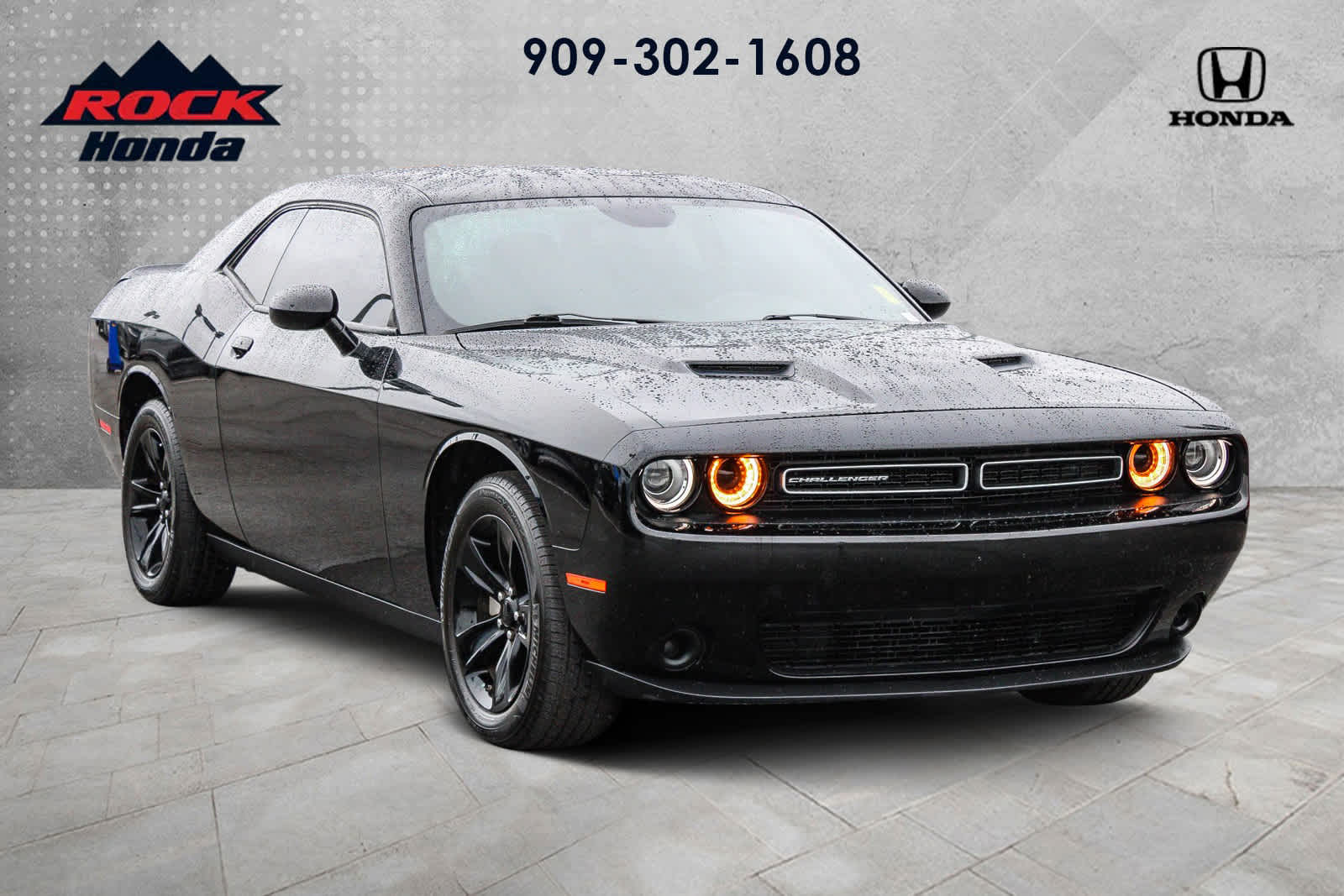 2023 Dodge Challenger SXT photo 3