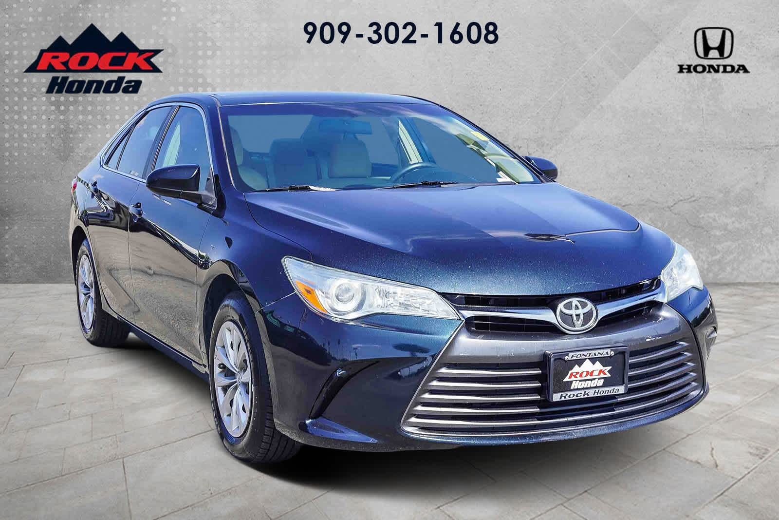 2015 Toyota Camry LE photo 3