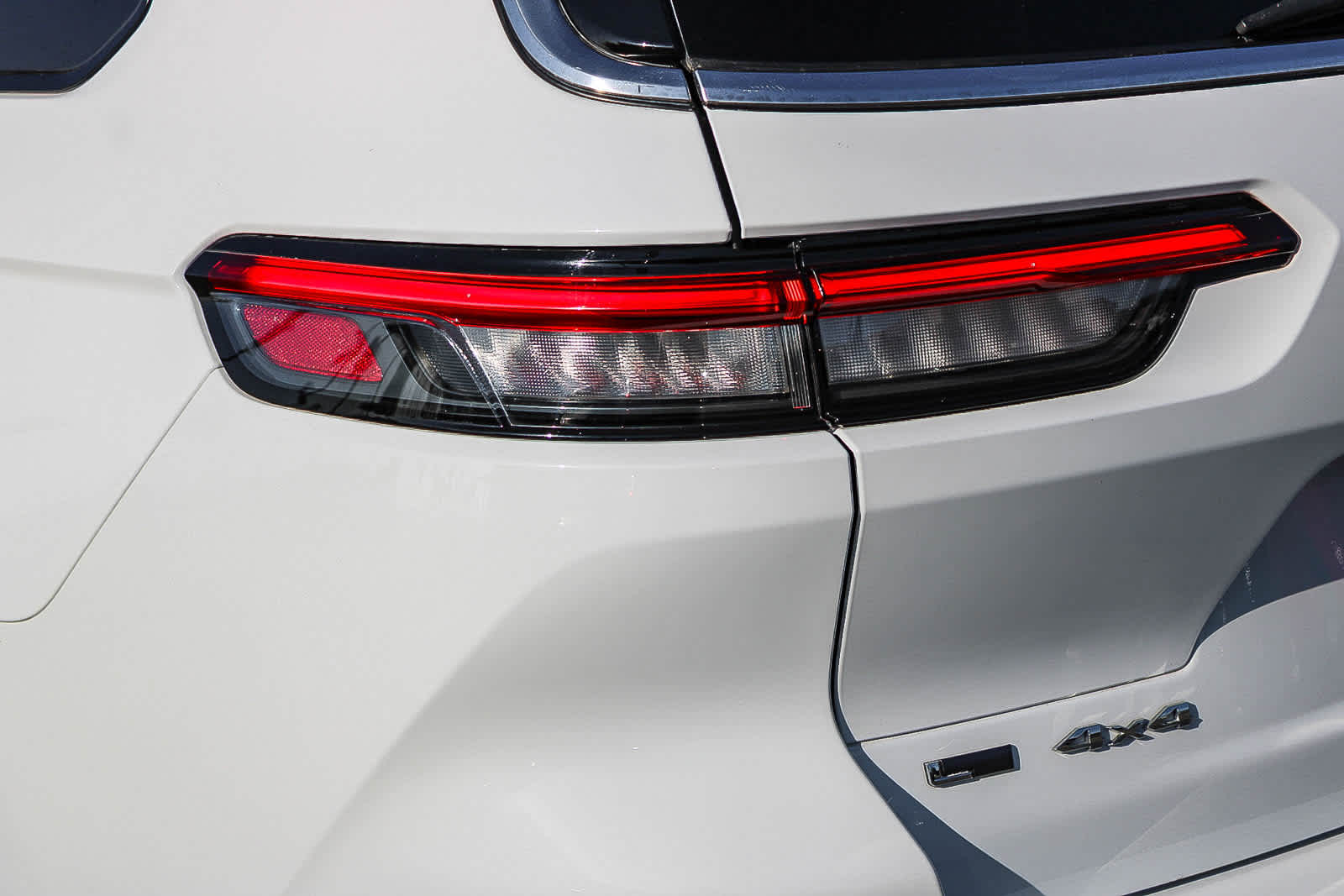 2022 Jeep New Grand Cherokee Limited photo 6