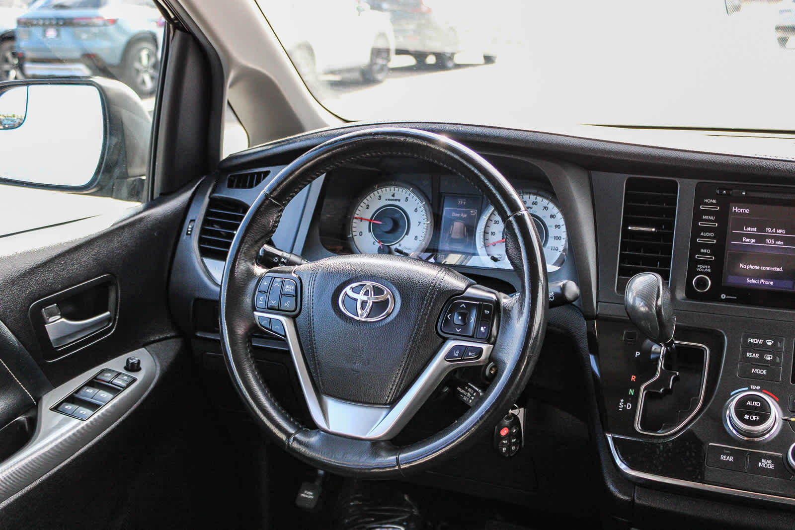 Thumbnail: 2018 Toyota Sienna - 15