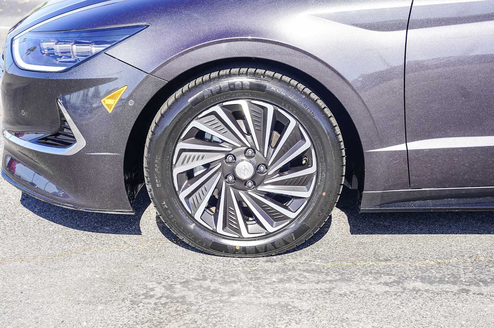 Thumbnail: 2023 Hyundai Sonata - 9