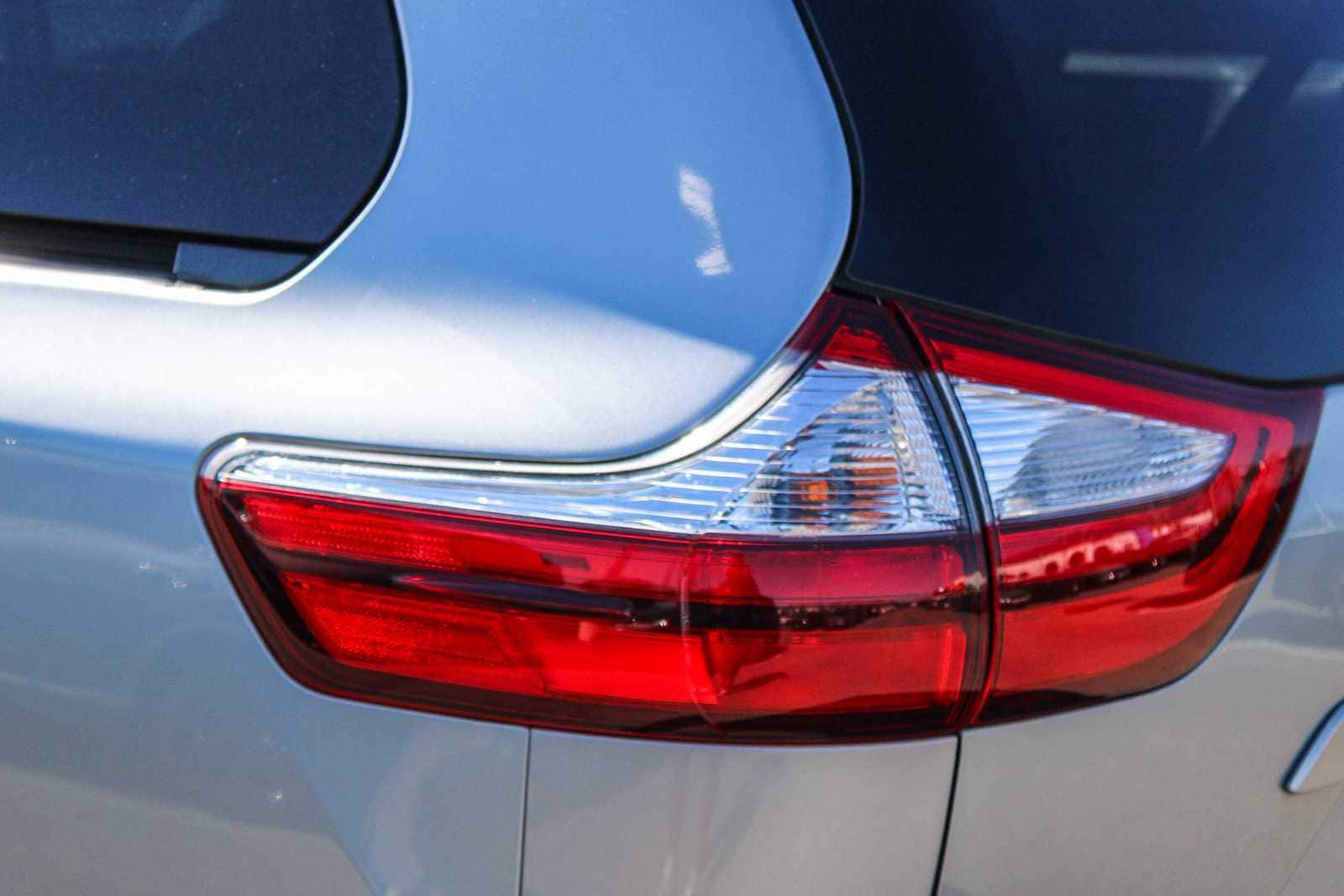 Thumbnail: 2016 Toyota Sienna - 7