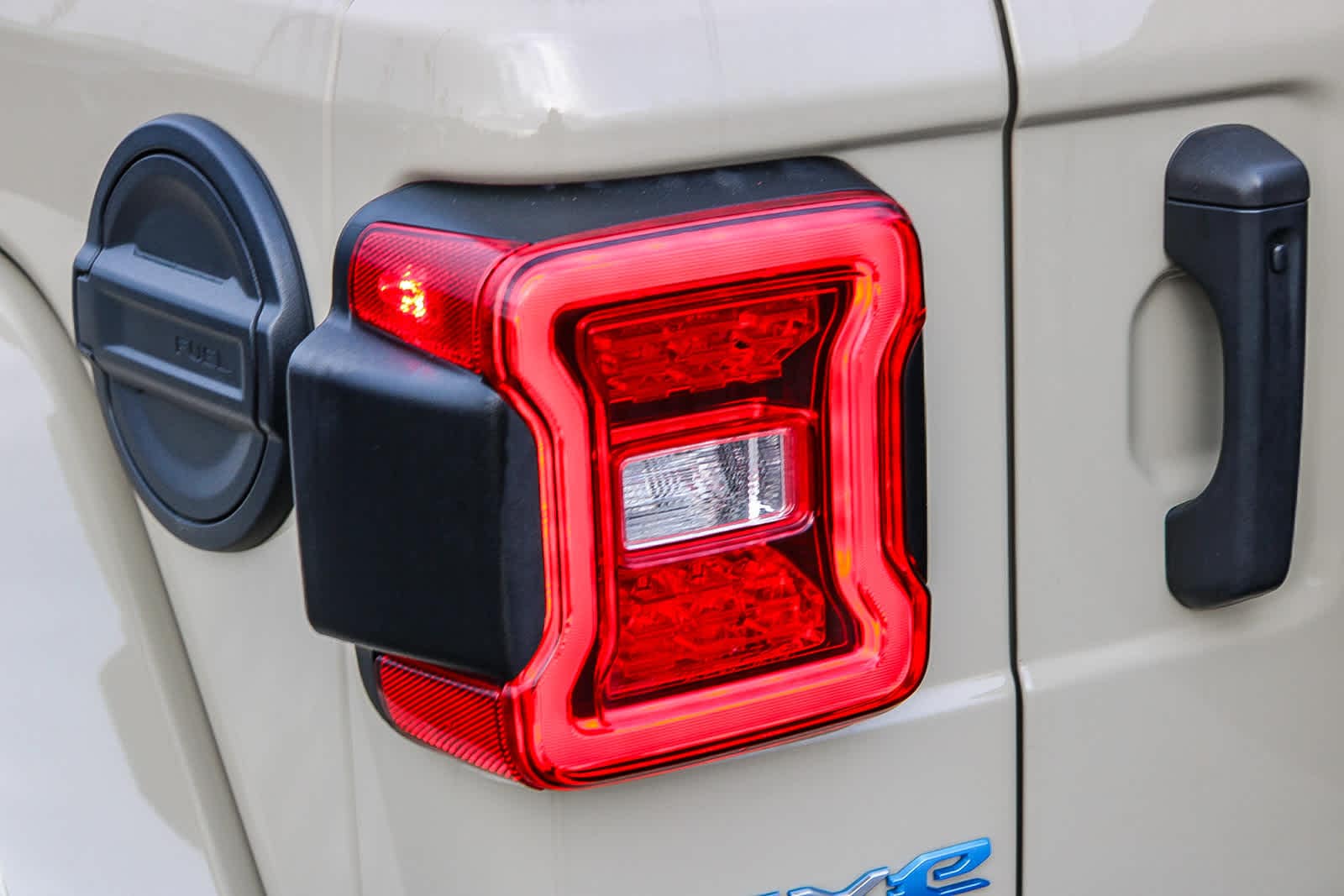 2022 Jeep Wrangler Unlimited 4xe Sahara photo 6