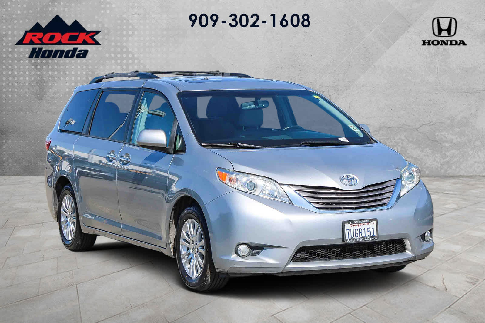 Thumbnail: 2016 Toyota Sienna - 3