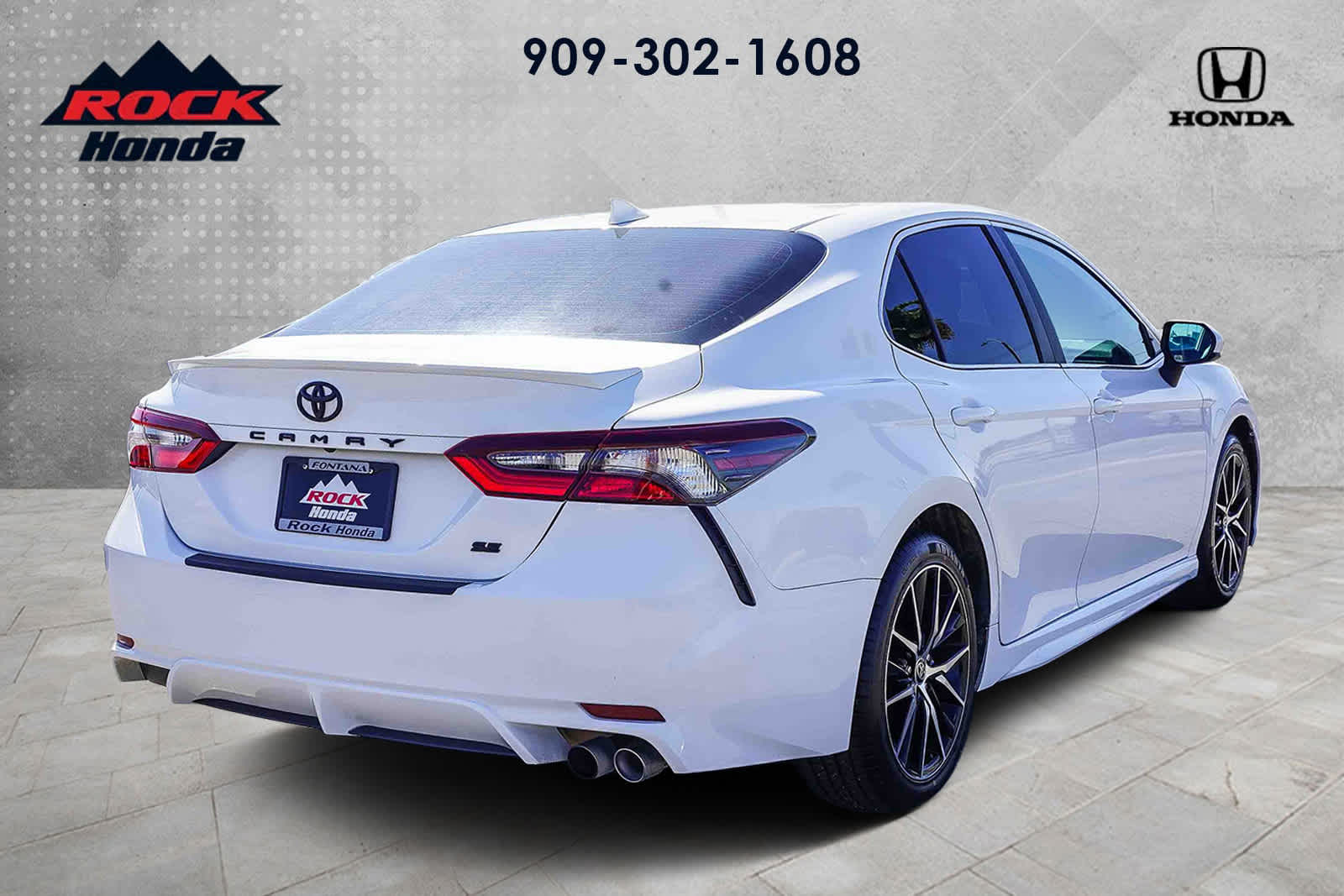 2021 Toyota Camry SE photo 3